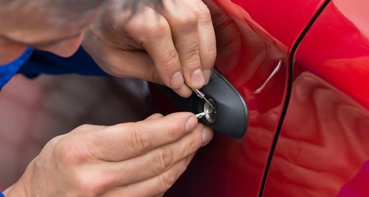 Vehicle lockout roadside assistance